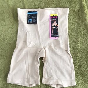 🌸 Maidenform 🌸 Brand New thigh slimmer